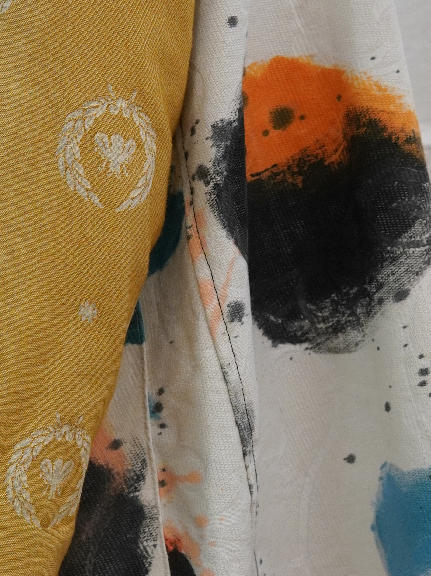 Add new design - Skjortrock: Originalmålad textil + guldärmar