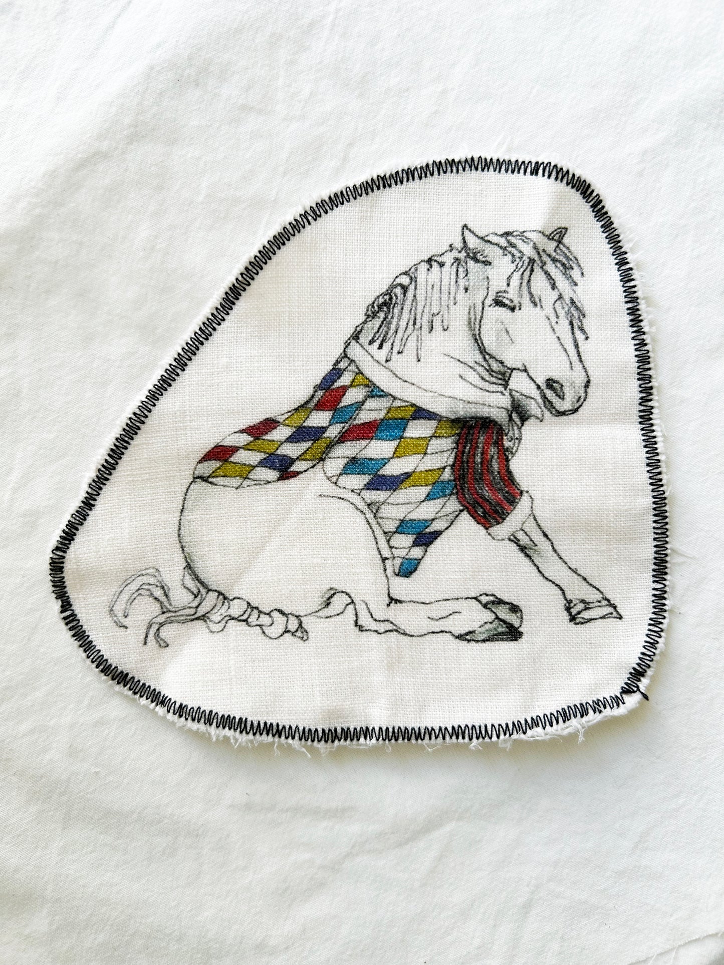 Unikt textilemblem - Dressed Horse