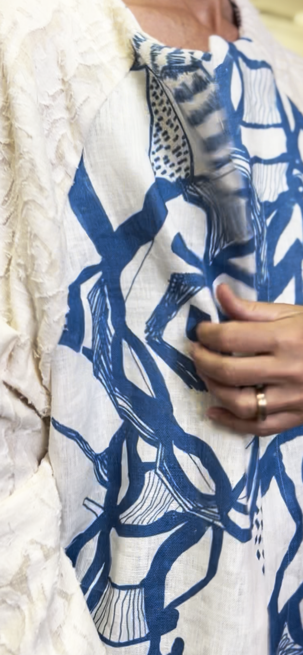 SOLD - Add new design - Skjortrock: Blommor & Broar Blue + ljust vintagetyg