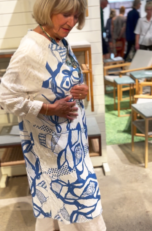 SOLD - Add new design - Skjortrock: Blommor & Broar Blue + ljust vintagetyg